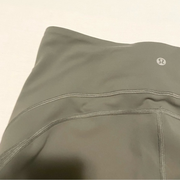 Lululemon Bootcamp Ready Tight Leggings Size 8 - Picture 11 of 15